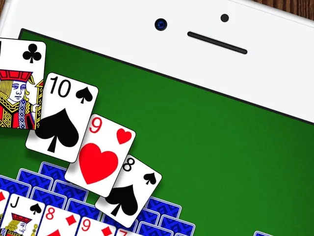 TriPeaks Solitaire