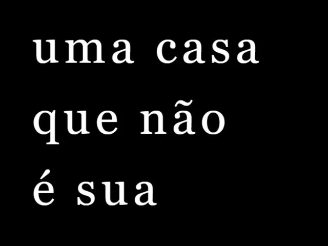 Uma Casa Que Não é Sua